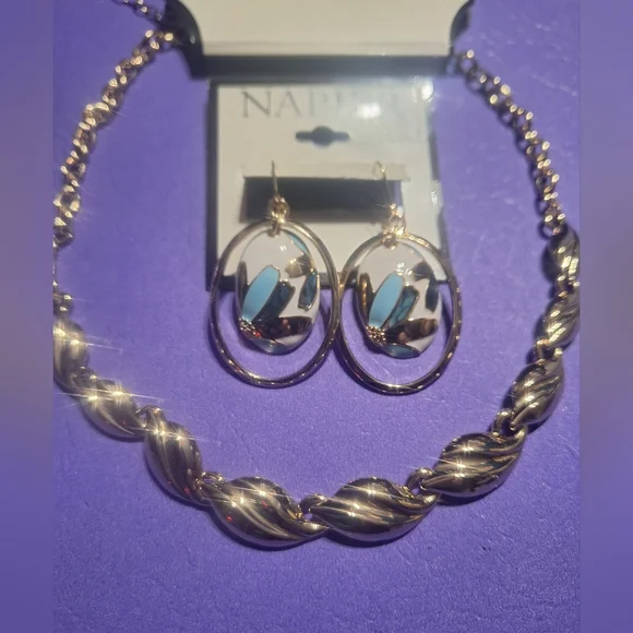 Napier Brand Gold Tone Adjustable Necklace & Pierced Earrings With Blue Flowers - Picture 3 of 4